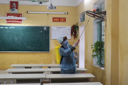 Các trường, cơ sở giáo dục trên địa bàn tỉnh Nam Định thực hiện nghiêm các biện pháp phòng, chống dịch; bảo đảm an toàn cho giáo viên và học sinh.