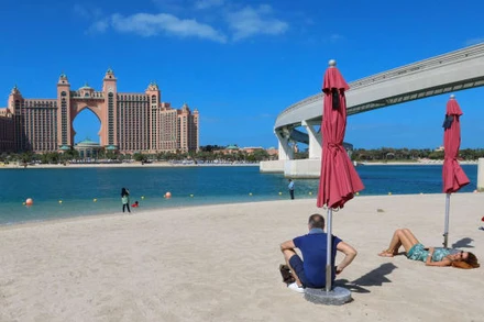 Dubai đã phải áp dụng một số biện pháp hạn chế với du khách do số ca Covid-19 tăng kỷ lục (Ảnh: CNN)