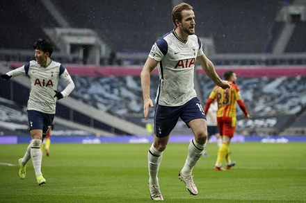 Tottenham thắng West Brom 2-0