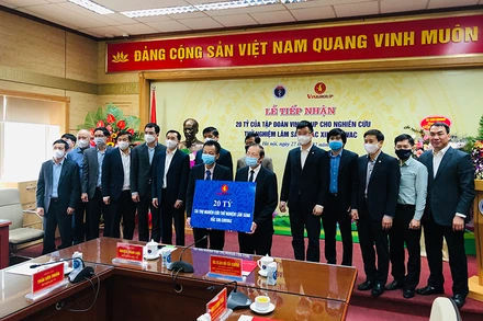 Vingroup tài trợ 20 tỷ đồng nghiên cứu thử nghiệm lâm sàng vaccine COVIVAC