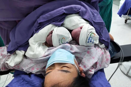 Nhiều em bé chào đời an toàn trong khu cách ly dù mẹ mắc Covid-19.