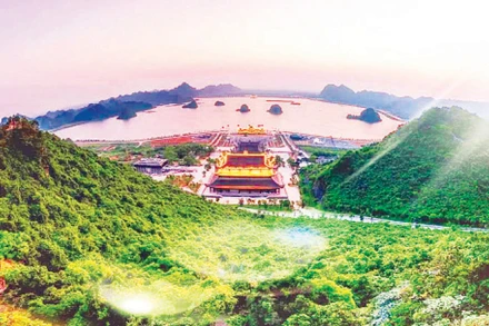 Tam Chúc buổi hoàng hôn.