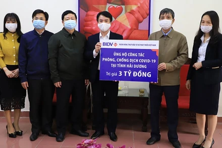 Ủy ban MTTQ tỉnh Hải Dương nhận tiền hỗ trợ từ Ngân hàng Đầu tư và Phát triển Việt Nam.