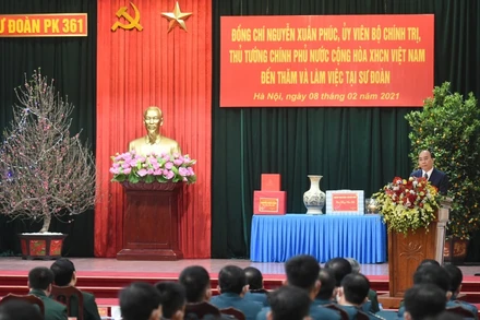 Thủ tướng Nguyễn Xuân Phúc phát biểu ý kiến tại buổi làm việc.