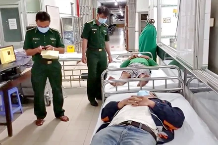 Hai nạn nhân được đưa tới Bệnh viện đa khoa tỉnh Bình Thuận để chăm sóc y tế và theo dõi sức khỏe.