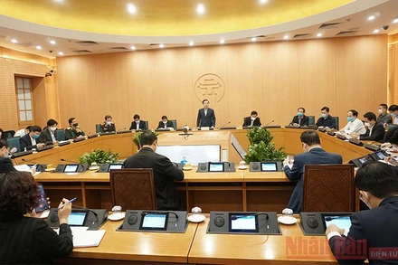 Phó Chủ tịch UBND TP Hà Nội Chử Xuân Dũng yêu cầu các cơ quan cần quyết liệt hơn nữa trong thực hiện các biện pháp phòng, chống dịch bệnh.