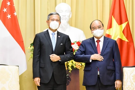 Chủ tịch nước Nguyễn Xuân Phúc tiếp Bộ trưởng Ngoại giao Singapore Vivian Balakrishnan. (Ảnh: Bộ Ngoại giao)