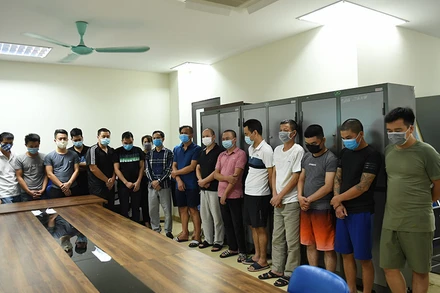 Các đối tượng trong đường dây bị tạm giữ để phục vụ công tác điều tra.