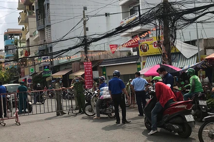 Người ra, vào quận Gò Vấp phải khai báo y tế điện tử.
