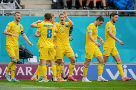 Tuyển Ukraine nhập cuộc đầy thận trọng. (Ảnh: UEFA)