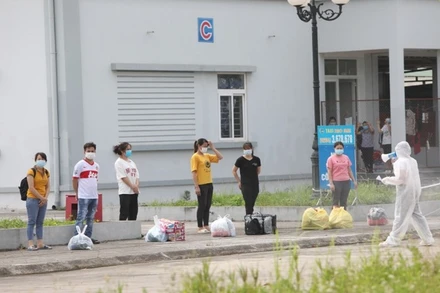 Lạng Sơn đón công nhân từ Bắc Giang về cách ly, theo dõi y tế