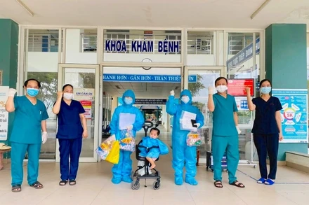 Bệnh nhân Covid-19 nhỏ tuổi nhất tại Đà Nẵng xuất viện chiều nay, 7-6.