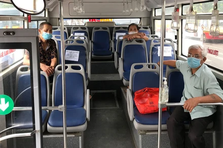 Do dịch bệnh Covid-19, sản lượng hành khách đi xe buýt tại Hà Nội sụt giảm nghiêm trọng.