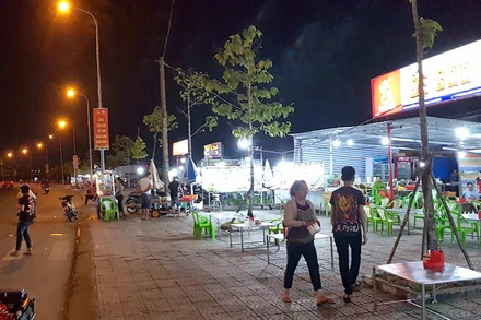 Hàng quán vĩa hè Cà Mau được phép hoạt động lại từ 00 giờ ngày 10-6. 
