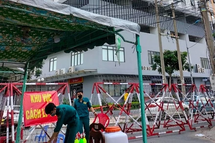 Phong tỏa một chung cư ở thành phố Thuận An (tỉnh Bình Dương) liên quan một ca mắc Covid-19. 