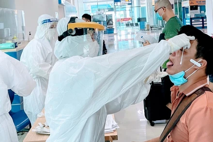 Lấy mẫu xét nghiệm SARS- CoV-2. (Ảnh minh họa)