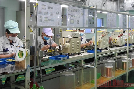 Sản xuất theo quy định giãn cách tại công ty Tabuchi, khu công nghiệp Đại Đồng, Hoàn Sơn, Bắc Ninh (Ảnh minh họa: Thái Sơn).