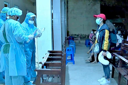 Báo Nhân Dân đã vận động tài trợ 500 bộ đồ bảo hộ và 500 bộ sát trùng chuyên dụng trong khu cách ly cho tỉnh Sóc Trăng.