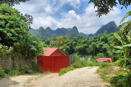 Nhìn từ bên ngoài, cơ sở sơ chế chân gà của Công ty TNHH xuất nhập khẩu và thương mại Hùng Cường khá im lìm.