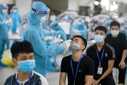 Từ ngày 29-4 đến nay, số xét nghiệm đã thực hiện là gần 1,9 triệu mẫu cho hơn bốn triệu lượt người. (Ảnh: Duy Linh)