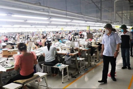 Công ty may Unitedtex chưa thực hiện giữ khoảng cách giữa người lao động theo quy định.