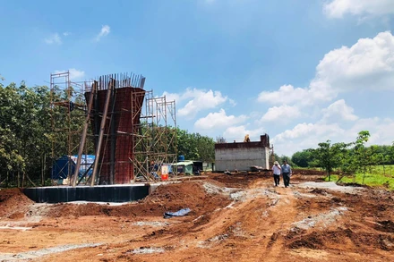 Thiếu đất đắp để thi công đang ảnh hưởng đến tiến độ Dự án đường cao tốc Phan Thiết-Dầu Giây, đoạn qua địa bàn Đồng Nai.