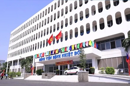 Ba trường hợp nghi nhiễm mới là nhân viên Bệnh viện nhiệt đới