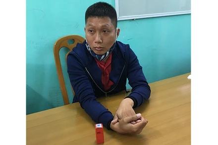 Giả con dấu, thu tiền trái phép của người dân qua chốt kiểm soát