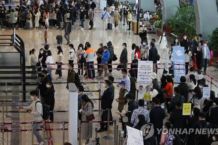 Sân bay quốc tế Gimpo ở phía tây Seoul chật cứng du khách (Ảnh: YONHAP)