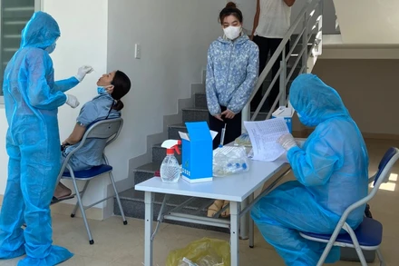 Đẩy nhanh tiến độ lấy mẫu xét nghiệm.