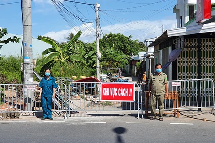 Cách ly khu vực Lộ Liên Hương, phường Vĩnh Quang, nơi hai bệnh nhân Covid-19 sinh sống.