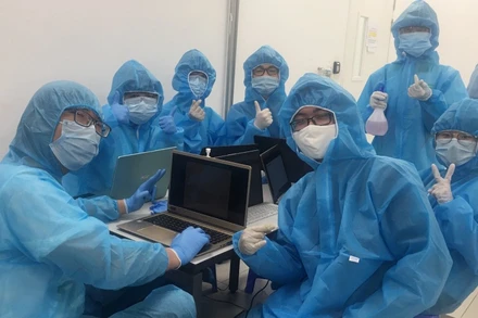 Sinh viên Khoa Y, Đại học Quốc gia TP Hồ Chí Minh nơi tuyến đầu chống dịch. (Ảnh: Thanh Thanh).