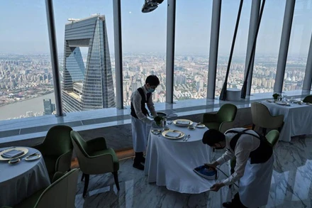 J Hotel nằm ở những tầng cao nhất của tòa tháp Thượng Hải (Ảnh: Straitstimes) 