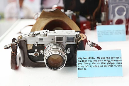 Máy ảnh của nhà báo liệt sĩ Bùi Đình Túy dùng trong thời kỳ công tác tại chiến trường Nam Bộ. Ảnh: ANH QUÂN