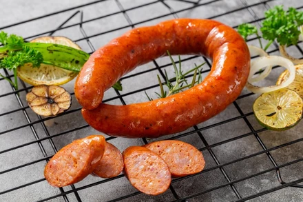 Ở nhà chống dịch cùng xúc xích cao cấp Đức Việt