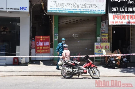 Kiểm soát chặt người dân tại khu vực phong tỏa, cách ly Lê Duẩn - Hoàng Hoa Thám - Lý Thái Tổ.
