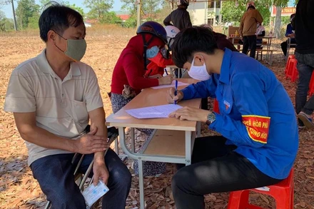 Các ngành chức năng xã Hòa Phú, thành phố Buôn Ma Thuột khẩn trương truy vết các trường hợp liên quan đến ca dương tính với SARS-CoV-2 ở Gia Lai.