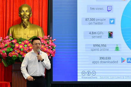  Tổng Biên tập Báo Nhân Dân Lê Quốc Minh chia sẻ với cán bộ, phóng viên tại lễ kỷ niệm 96 năm Ngày Báo chí Cách mạng Việt Nam.