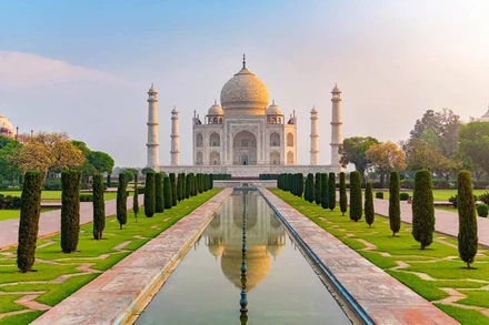 Trước đại dịch, di sản UNESCO-Đền Taj Mahal là một trong những địa điểm du lịch nổi tiếng nhất tại Ấn Độ, thu hút 7 triệu lượt du khách tới thăm mỗi năm. (Ảnh: GETTY)