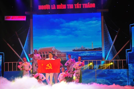 Xúc động chương trình nghệ thuật “Người là niềm tin tất thắng”