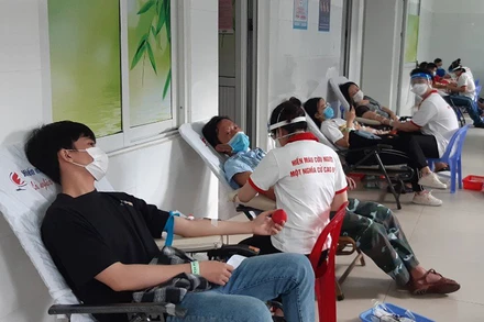 Hiến máu tình nguyện tại Trung tâm Tim mạch.