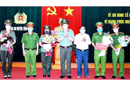 Lãnh đạo Công an TP Hải Phòng và huyện Tiên Lãng biểu dương, khen thưởng Công an huyện Tiên Lãng và Phòng PA 03.