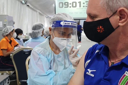 Tỉnh Phuket đang gấp rút tiêm chủng vaccine ngừa Covid-19 để chuẩn bị mở cửa du lịch vào ngày 1-7 tới. (Ảnh: Phuket News)