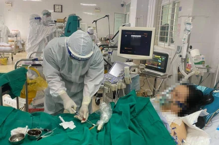 Bệnh nhân thở máy cuối cùng tại Bệnh viện Phổi Bắc Giang được rút ống nội khí quản