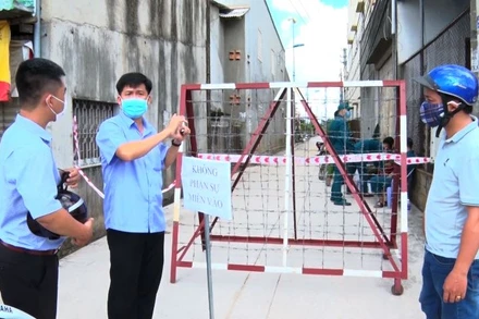 Lãnh đạo huyện Thống Nhất kiểm tra tại một khu vực phong tỏa.