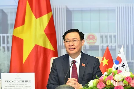 Chủ tịch Quốc hội Vương Đình Huệ phát biểu tại buổi hội đàm. Ảnh: DUY LINH.