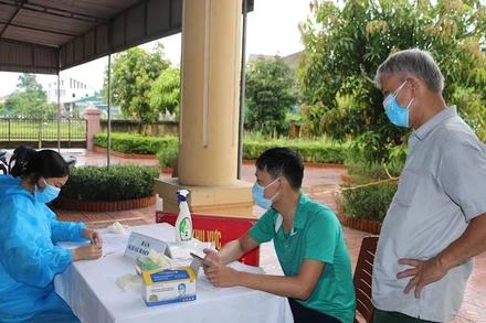 Các địa phương ở Hà Tĩnh đang khẩn trương truy vết các trường hợp liên quan đến hai ca dương tính với virus SARS-CoV-2.