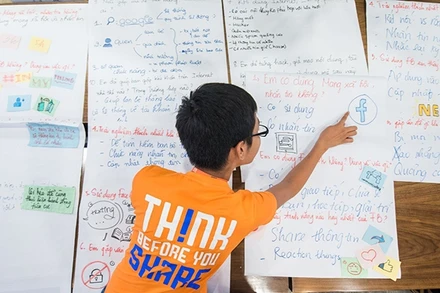 Gắn ứng xử trên mạng với ứng xử trong cuộc sống hằng ngày được xem là giải pháp giải quyết “cả gốc lẫn ngọn”.