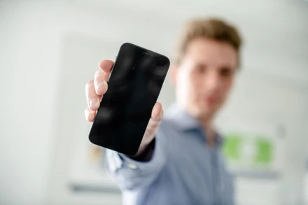 Các nhà nghiên cứu phát hiện một "cửa hậu" trong mã hóa điện thoại di động từ những năm 90 vẫn tồn tại, Ảnh: RUB.