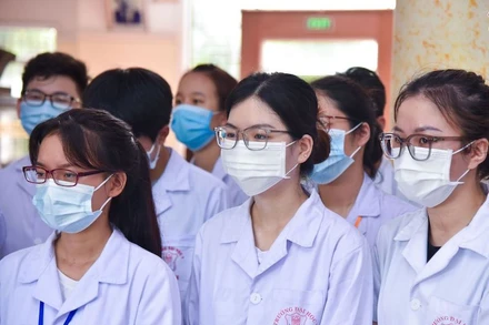 Sinh viên Trường đại học Y Hà Nội trong đợt 3 ra quân lên đường hỗ trợ Bắc Ninh (Ảnh chụp ngày 1-6, HMU) 